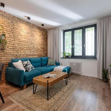 Apartment Designer Old Town Next To Hockey Stadium